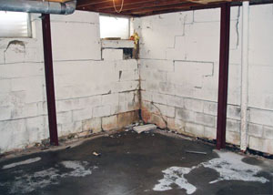 A failed, rusty i-beam foundation wall system installed in Murray.